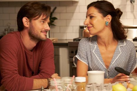 A Date by Christmas Eve (2019)